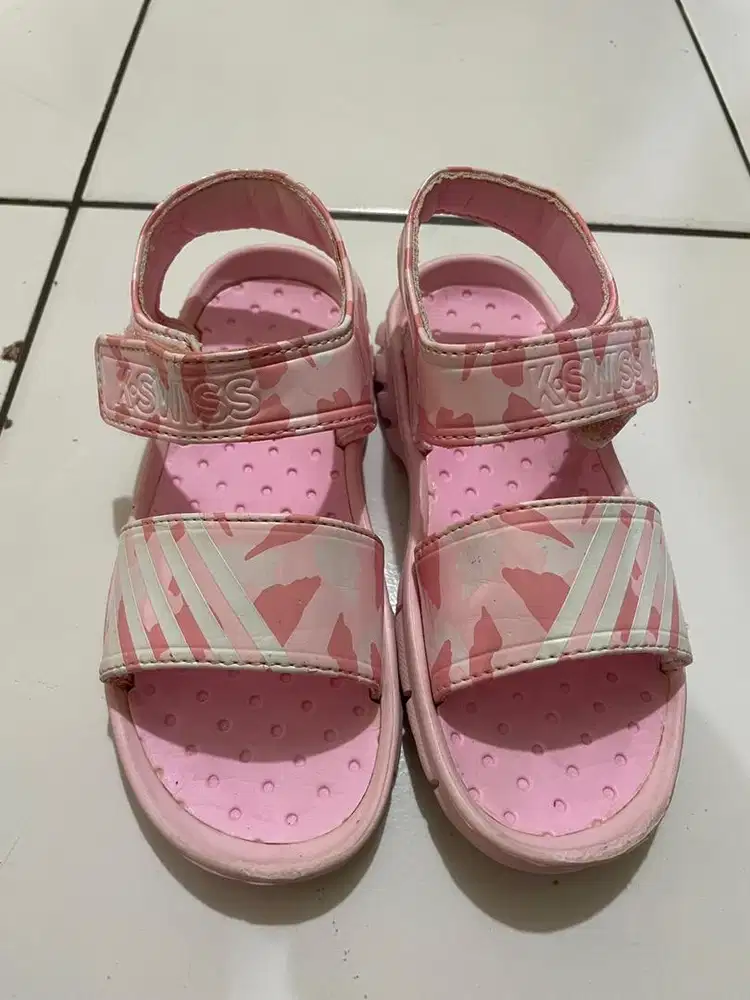 Sepatu sandal anak kswis