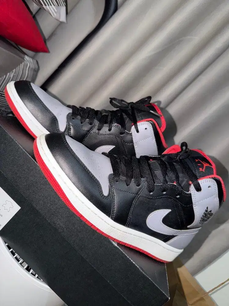 NIKE AIR JORDAN 1 MID | BLACK/CEMENT GREY-FIRE RED