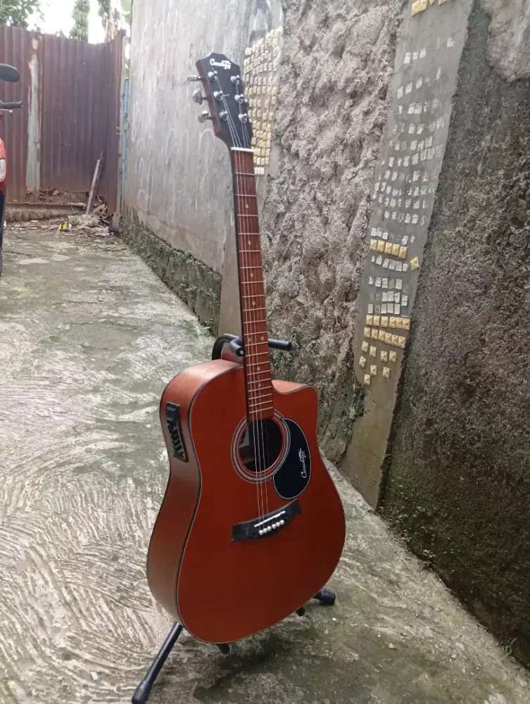 Gitar akustik elektrik semi Miranti