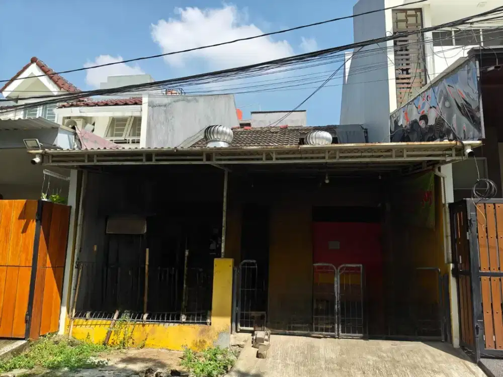 HADAP TIMUR..rumah dijual di taman Semanan Indah