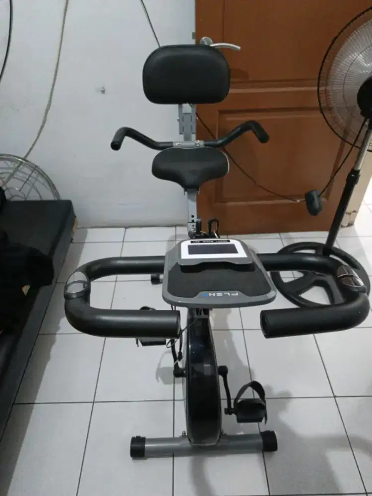 Sepeda statis merk onetwofit