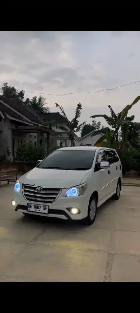 Inova barong diesel MT putih 2014