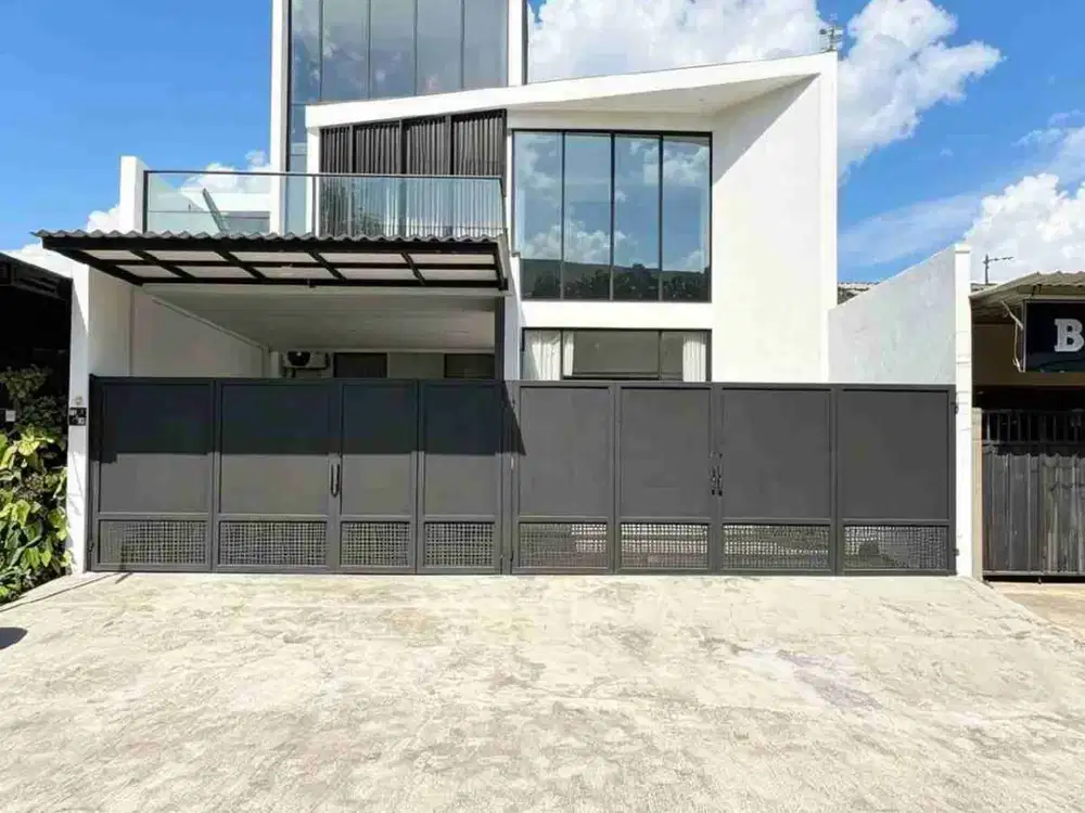 DIJUAL RUMAH MEWAH MODERN MINIMALIS DI SAWOJAJAR 1 KOTA MALANG, 5 MENIT DARI EXIT TOL.