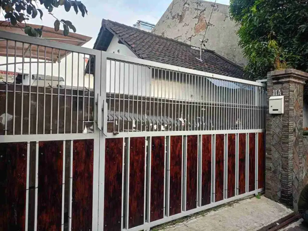 Rumah Lama Terawat di Ciateul Bkr dkt Pungkur Lengkong