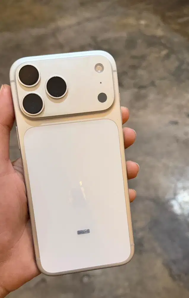 Iphone 17 pro max silver