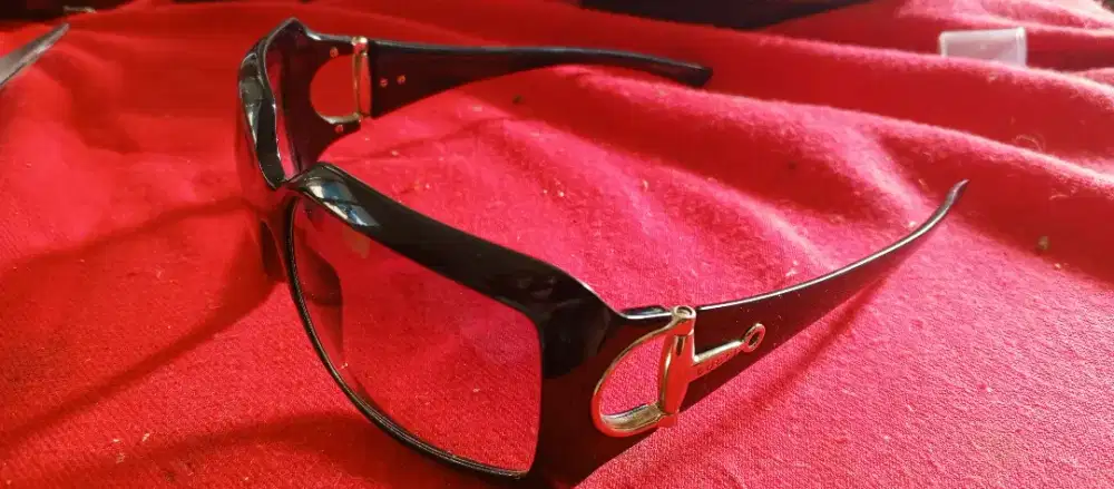 GUCCI GG 2562/S D28 KACAMATA HITAM TANPA BOX.