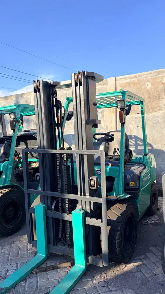 MITSUBISHI GRENDIA 3 TON MAST TRILIFT TAHUN MUDA BERGARANSI