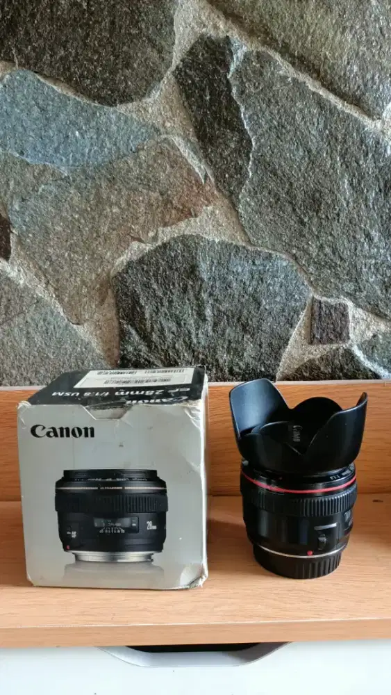 Lensa Canon EF 28 mm f1.8