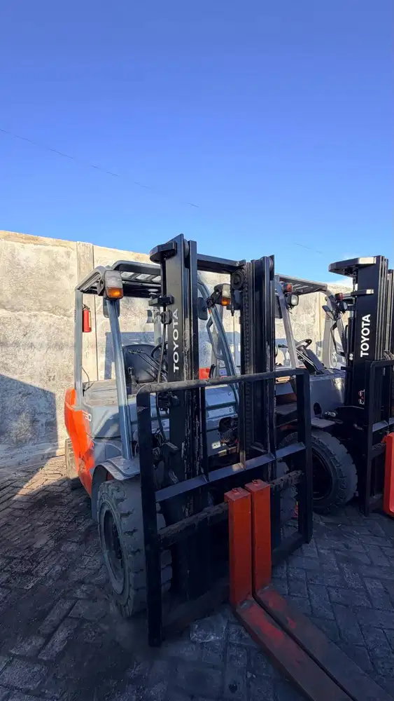 FORKLIFT TOYOTA 3 TON MAST 3 METER STD UNIT NORMAL TAHUN MUDA