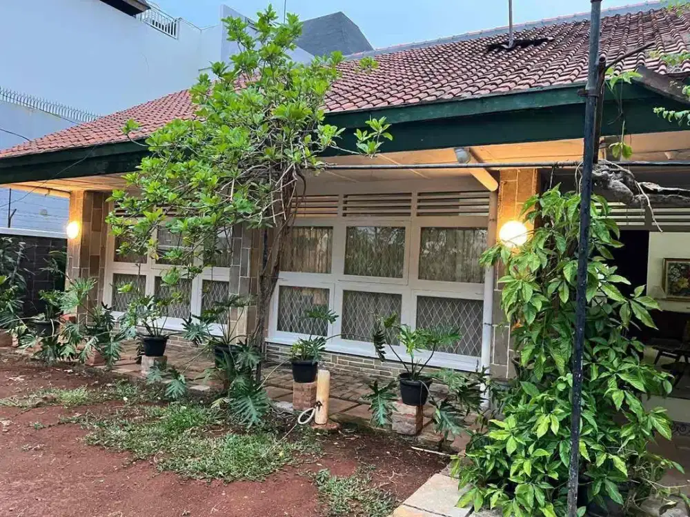 DIJUAL CEPAT BU RUMAH DI JALAN DARMAWANGSA JAKARTA SELATAN