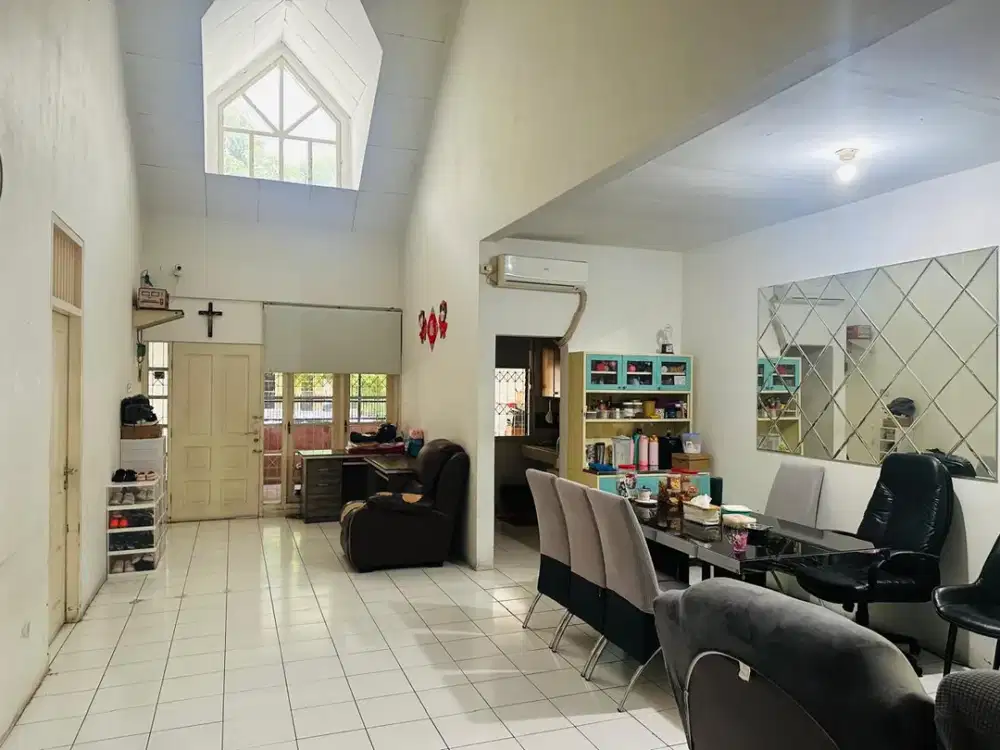 DIJUAL RUMAH BESAR HITUNG TANAH LOKASI BAGUS HARGA MURAH DI CITRA GARDEN 2