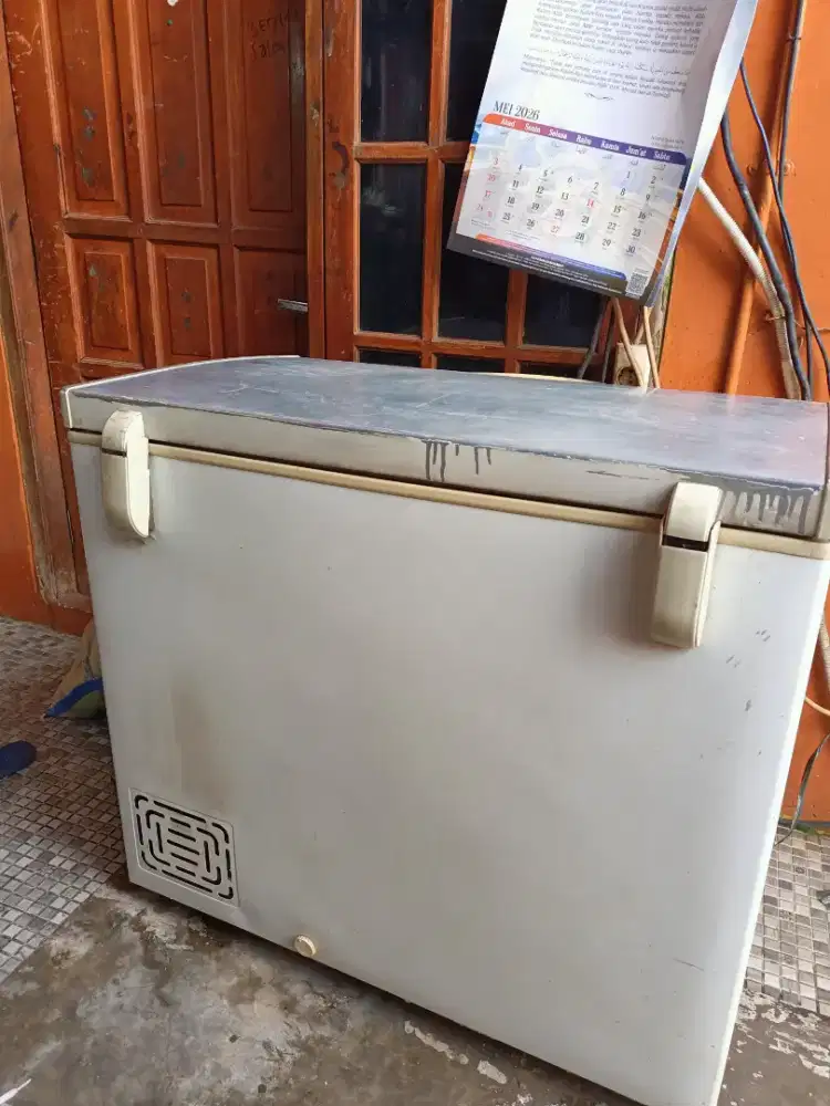 FREEZER SHARP 200 LITER/// FRV 200