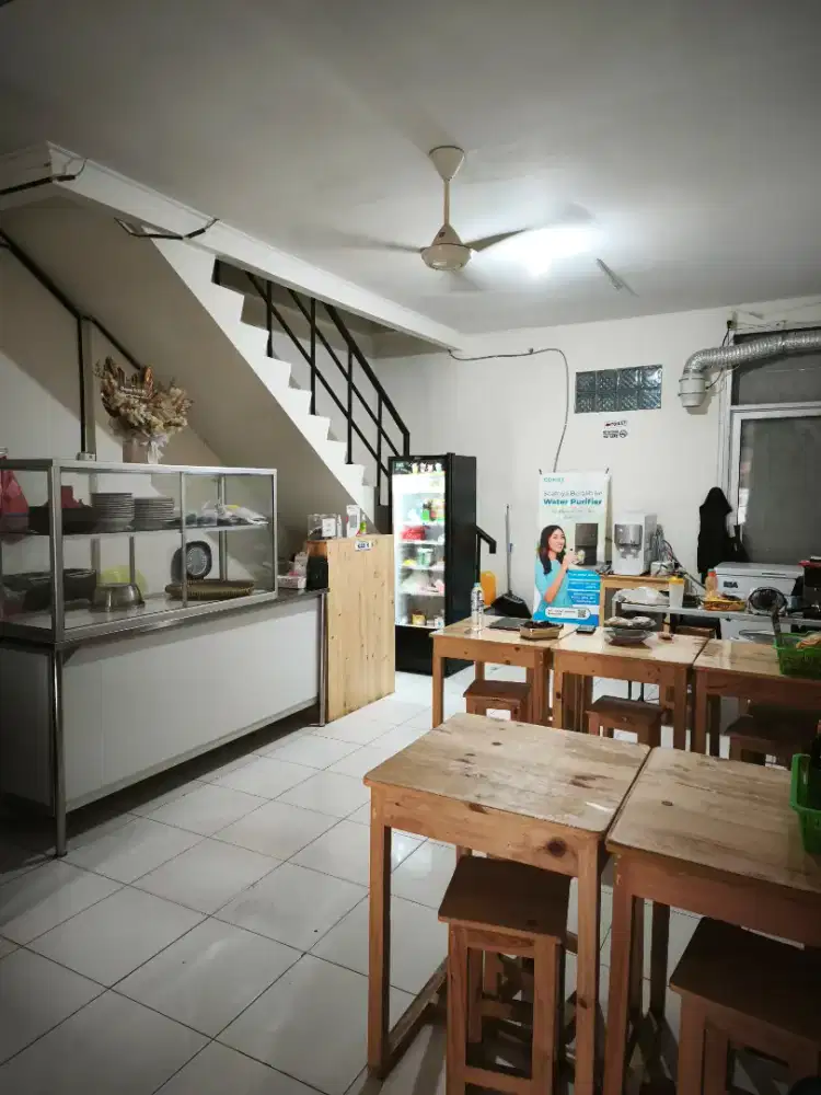 Dibutuhkan segera waiter / waitress