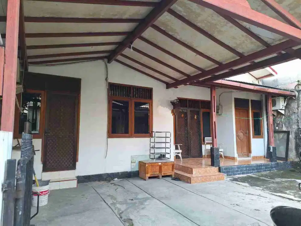 Disewakan rumah lebar 10 uda tinggi dari jalan, jalan 1 mobil di kelapa gading jakut