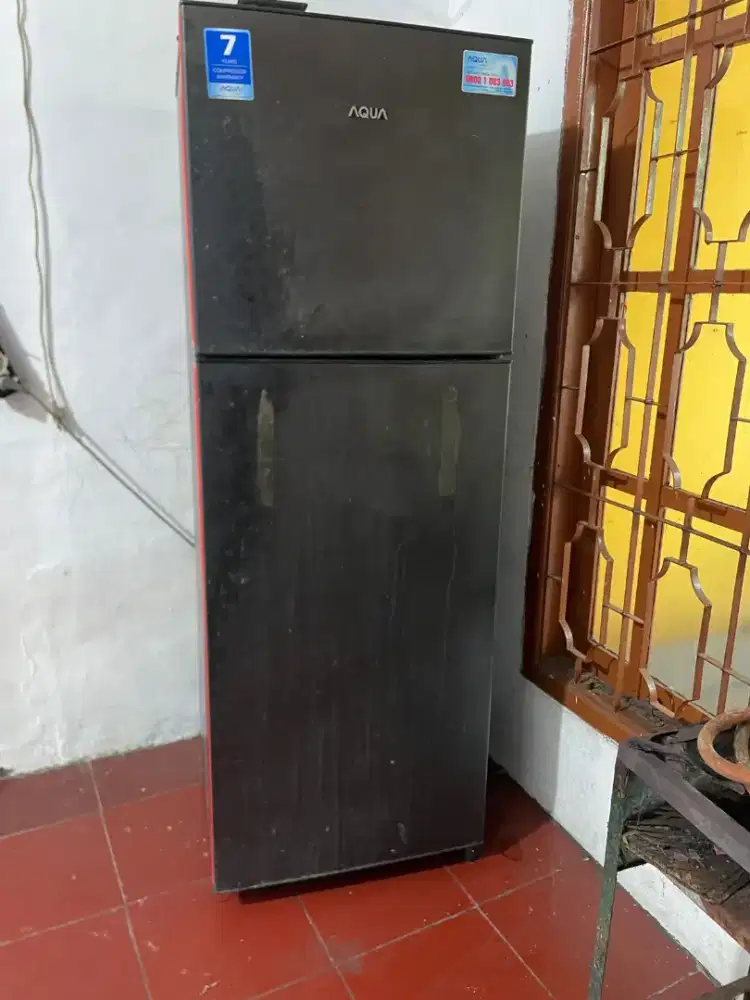 Dijual Kulkas 2 Pintu Merek Aqua D270