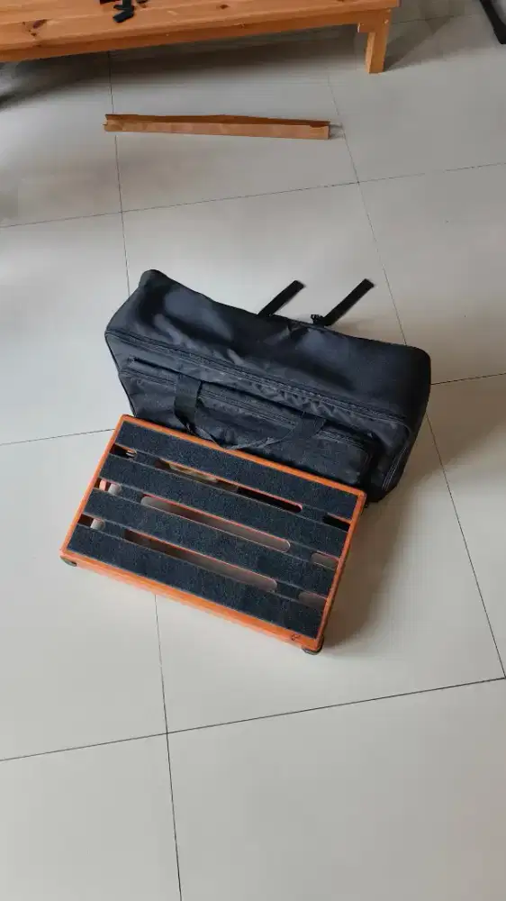 Pedalboard Efek Gitar dan Bass