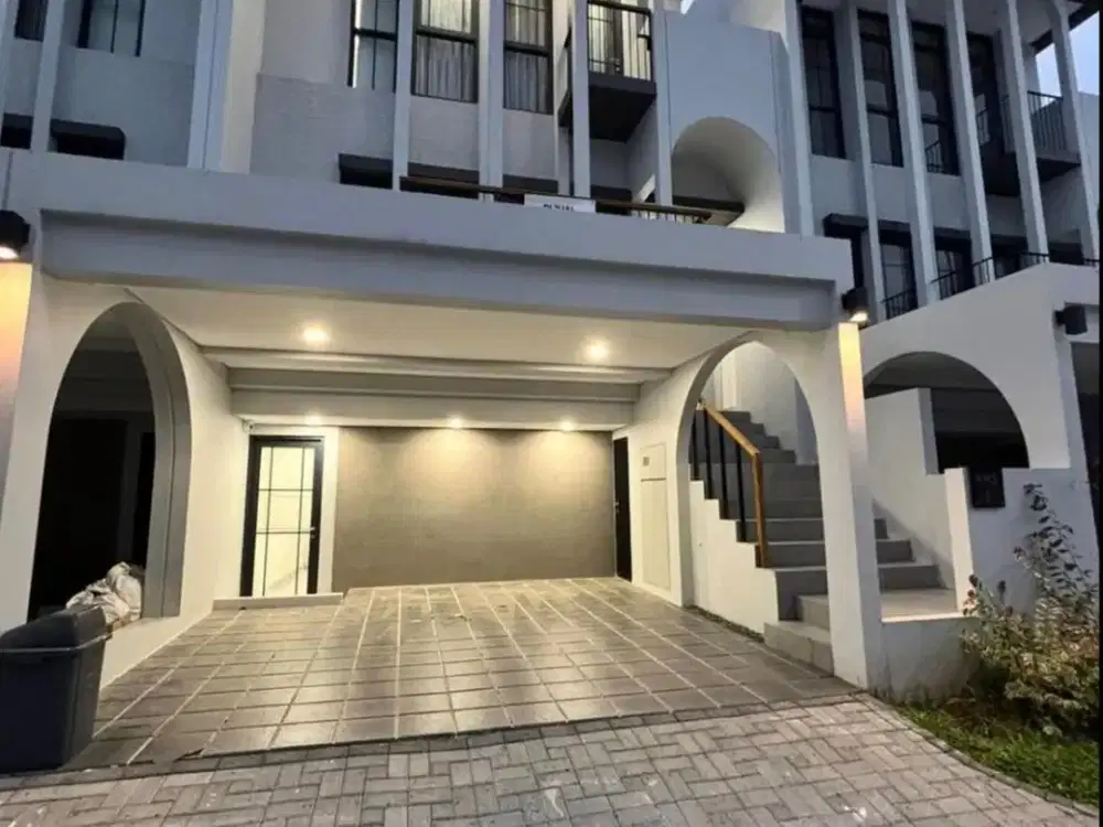 Disewakan Rumah 3 Lantai Modern di Kawasan Cluster Premium BSD Dekat AEON Mall & ICE BSD Siap Huni Juni