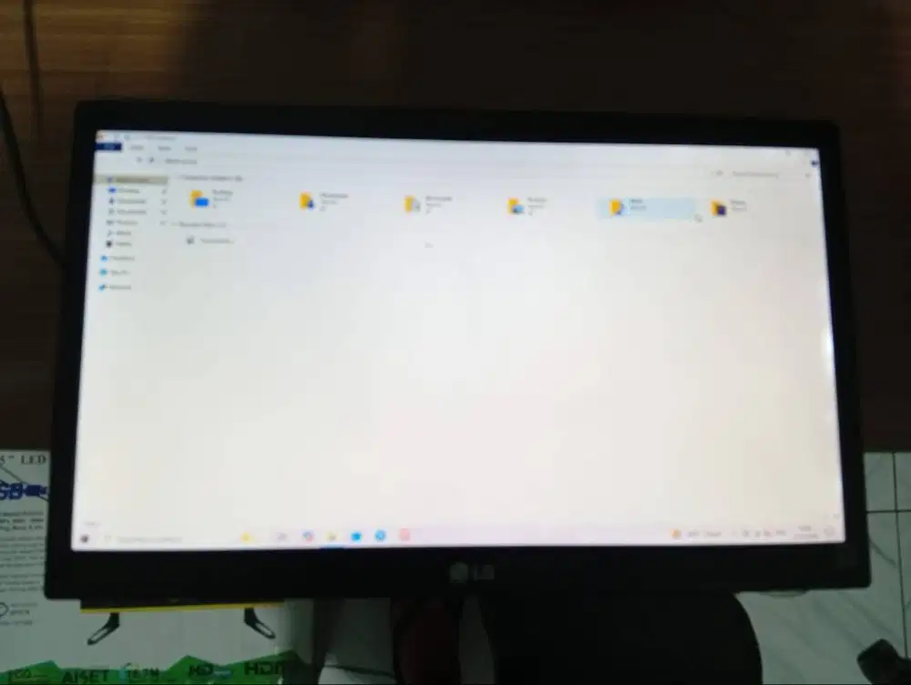 Layar Monitor LG 20 inch