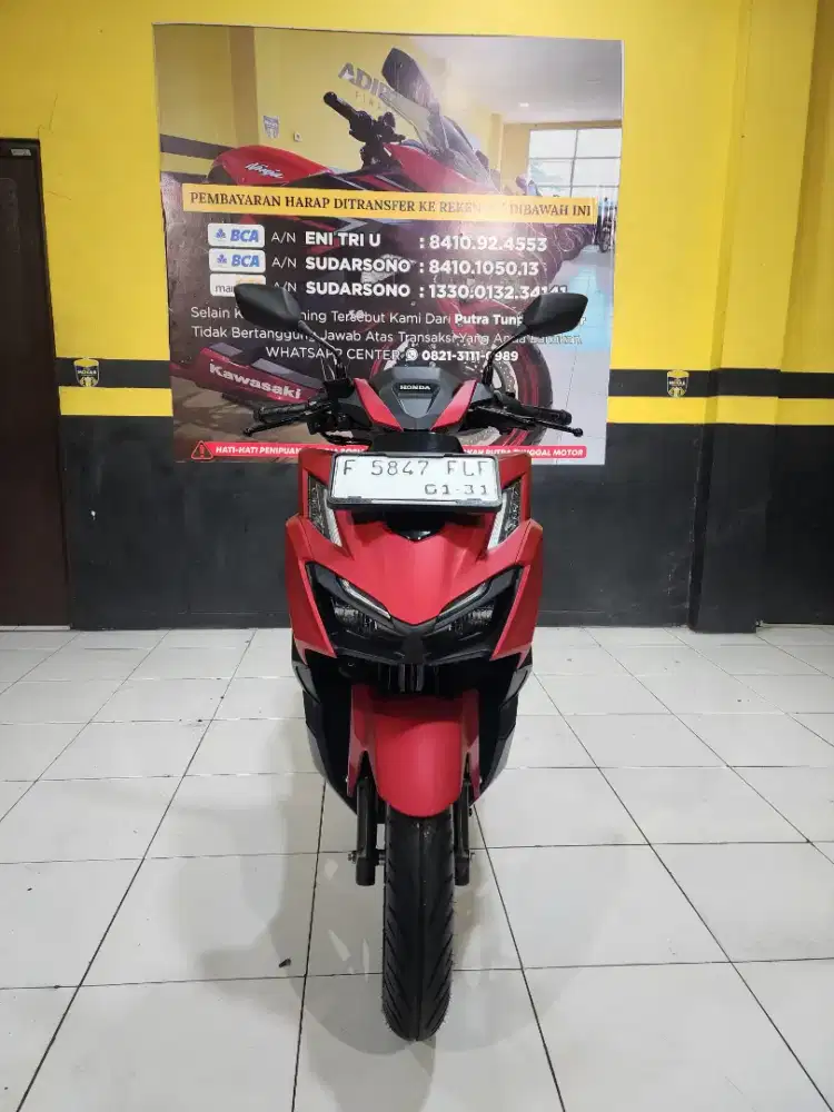 VARIO 160 CBS MERAH LOW KILOMETER