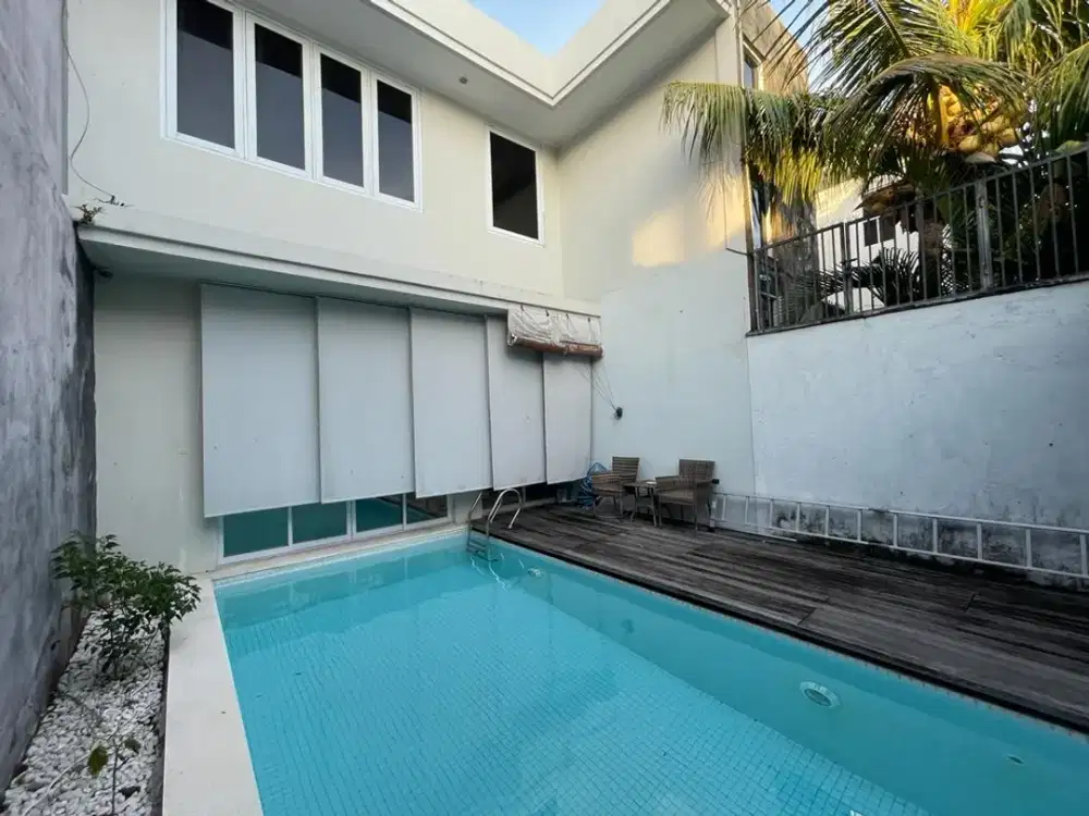 Villa 3 Bedrooms Berlokasi Private, Dekat Hotel Intercontinental Jimbaran
