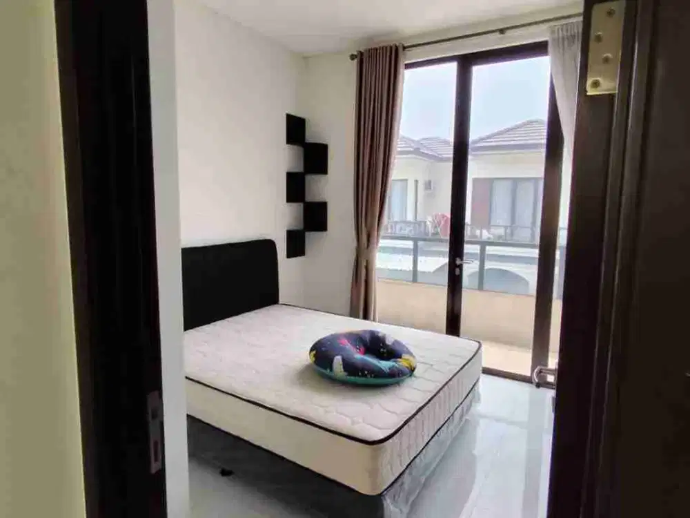 Di sewa semi furnish lavon swancity. Cluster allura tangerang