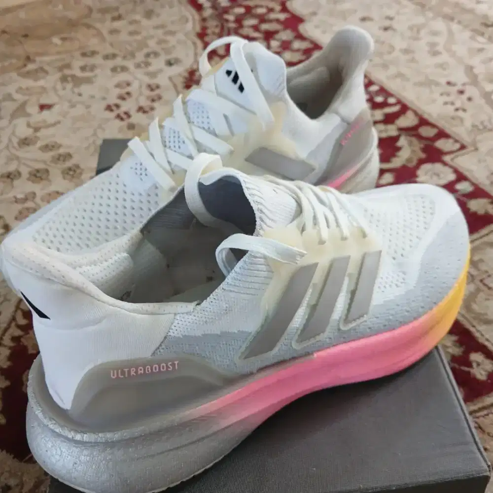 Sepatu Adidas wanita