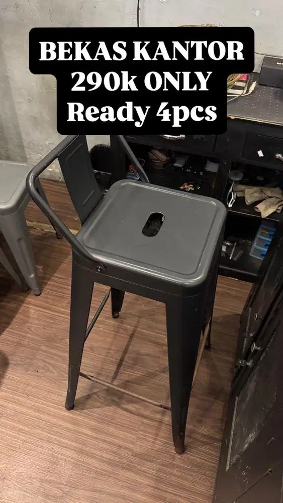 KURSI KANTOR ADA SANDARANNYA