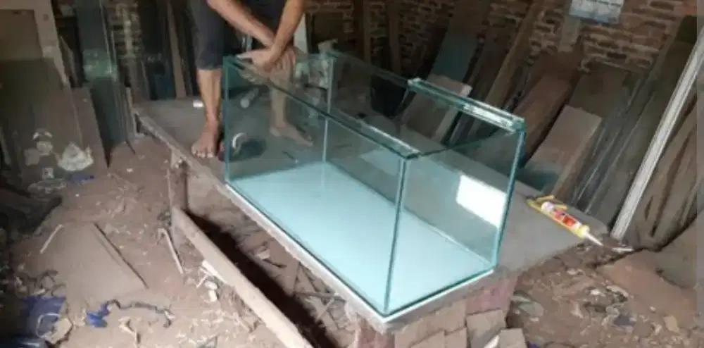 Aquarium ikan kondisi minus sedikit