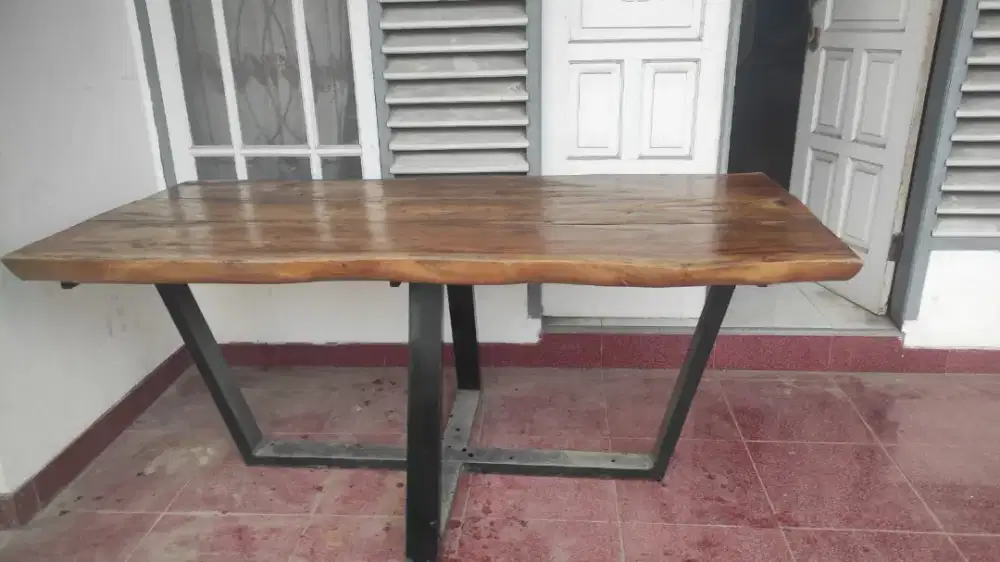 Meja estetik kayu