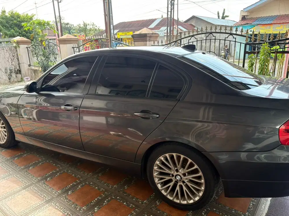 BMW 320i 2008 Bensin