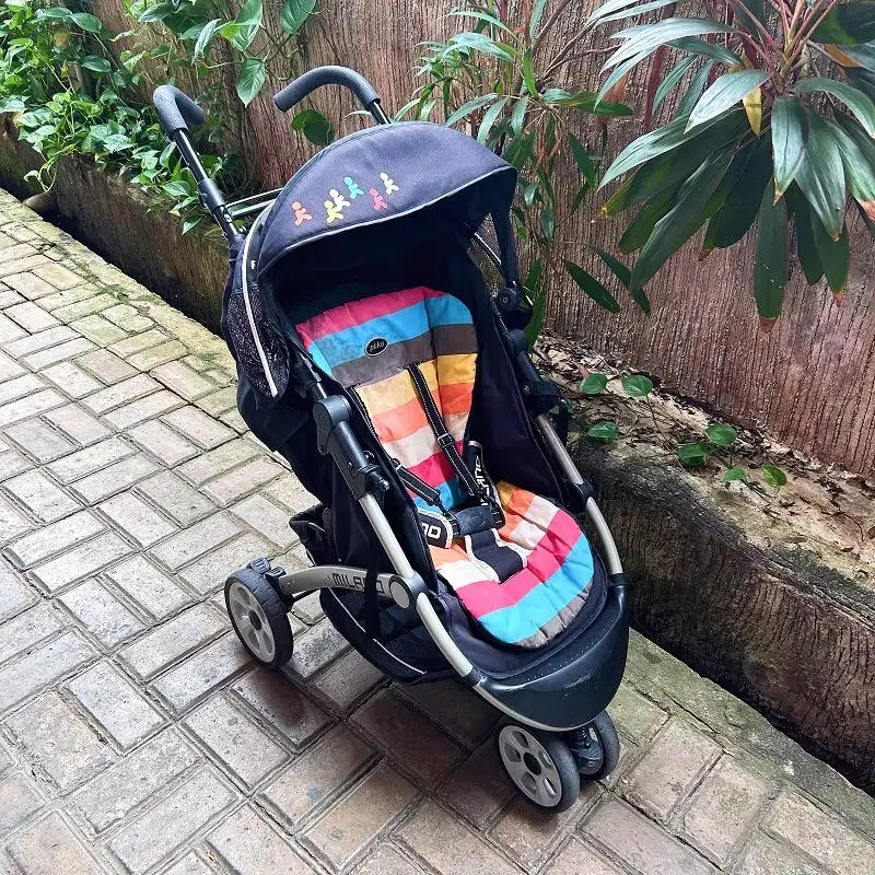 Stroller Pliko Milano Warna Hitam