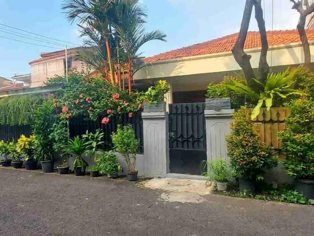 MURAH LUAS 275 !! Rumah Vintage Komplek Duren Sawit Jakarta Timur