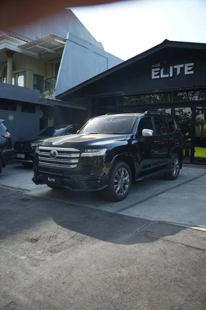 NIK 2022 Toyota Land Cruiser 300 VXR 70th Anniversary Attitude Black