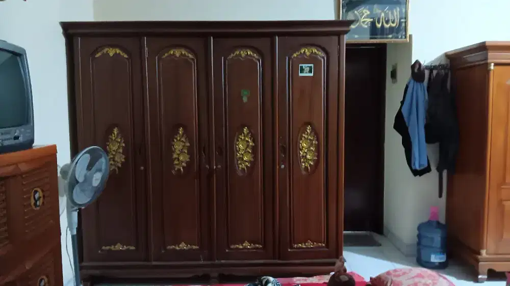 Jual lemari jati solo antik 4 pintu