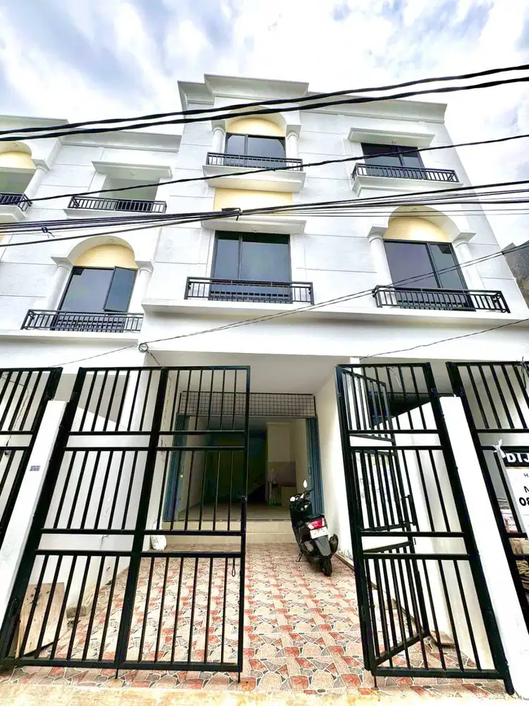 RUKO STRATEGIS 3 LANTAI DI JELAMBAR – JAKARTA BARAT