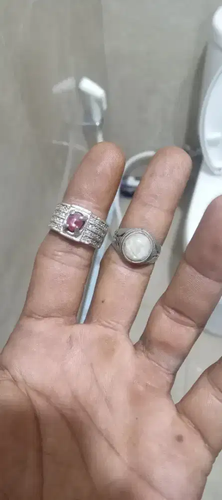 Batu white safir dan batu ruby jual aja ni smua ya 250rb aja