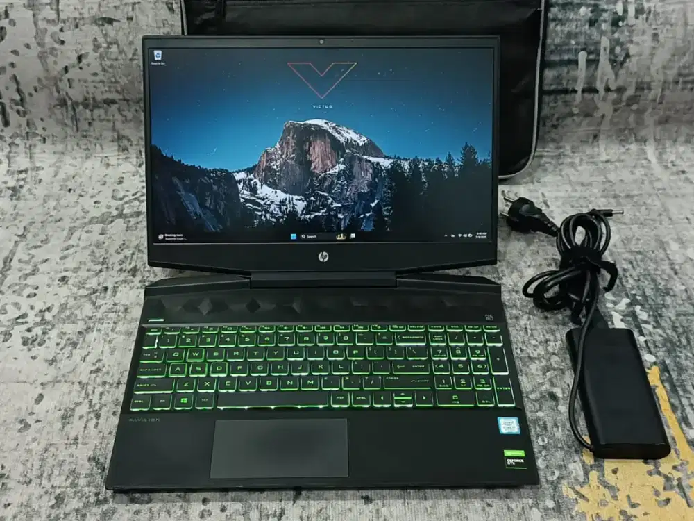 HP Pavilion Gaming 15 Core i7-9750H 8-256GB 1TB GTX 1650 4GB Like New