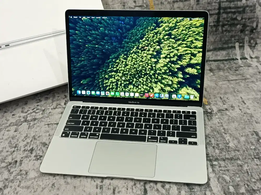 MacBook Air M1 2020 13 Retina 8GB 128GB Silver Fulset Like New