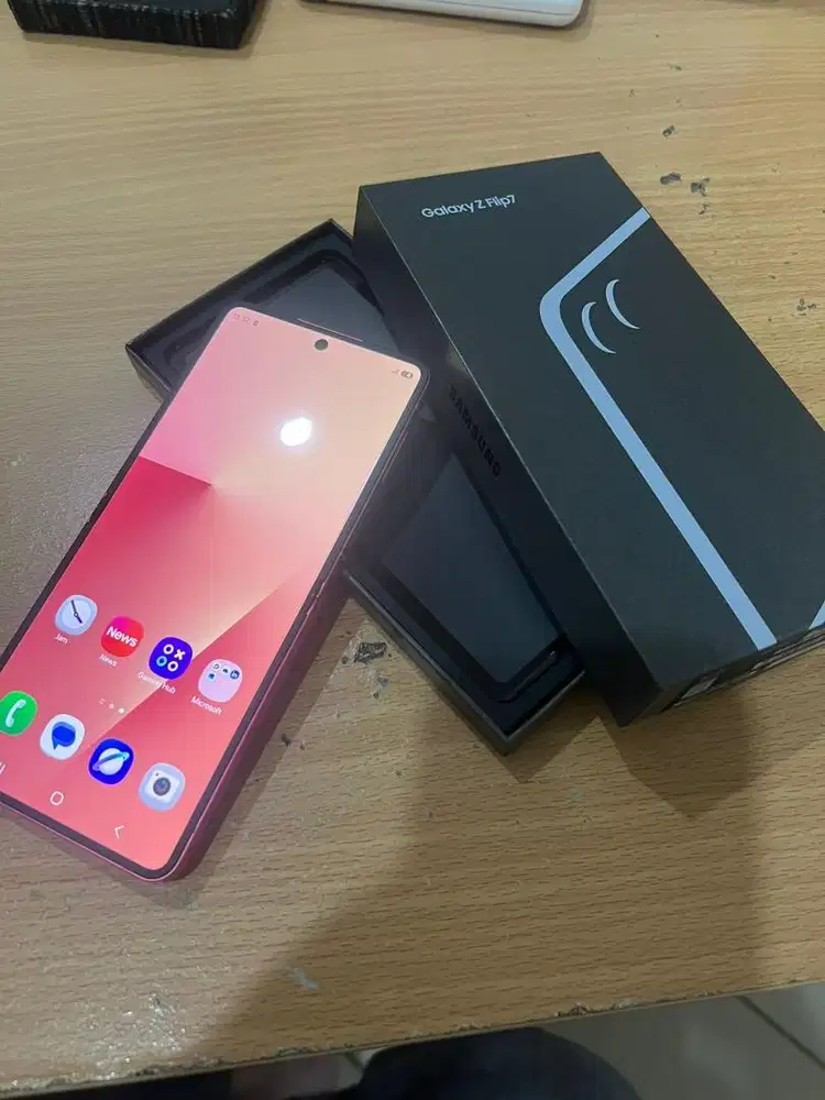 Samsung Z Flip 7 12/256 GB Resmi Garansi