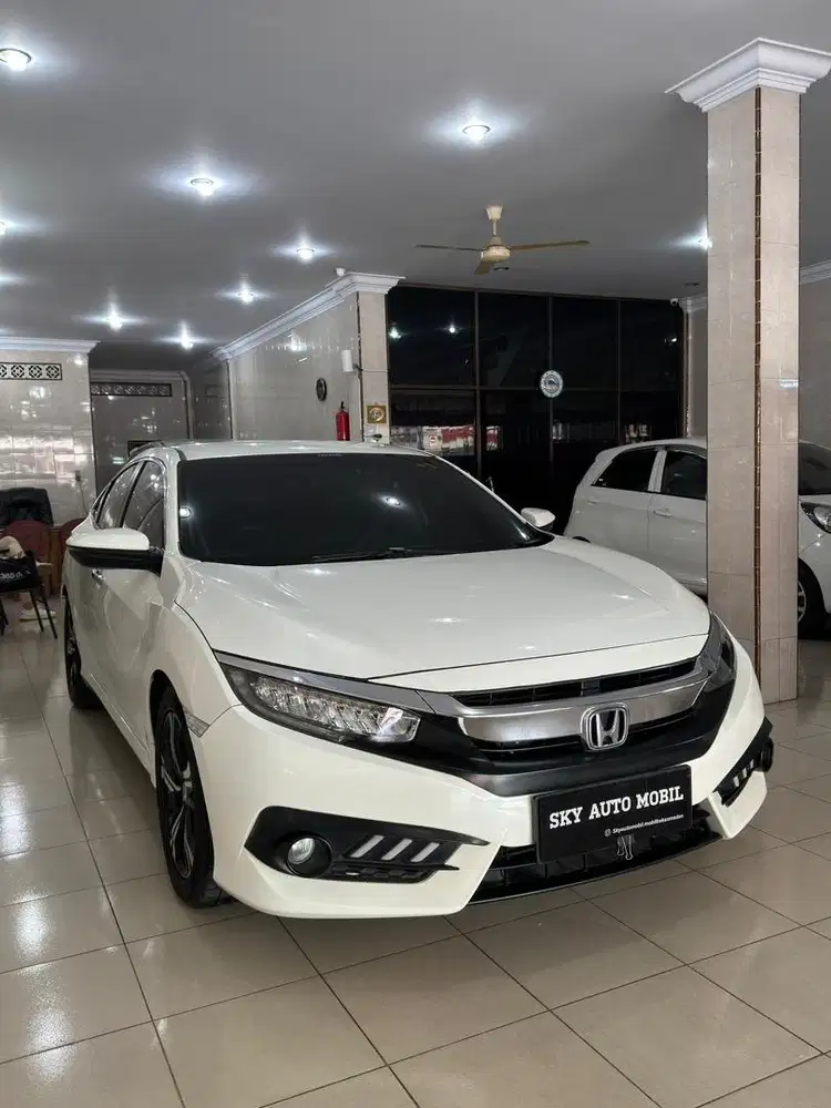 Honda Civic Turbo Sedan A/T Putih 2017