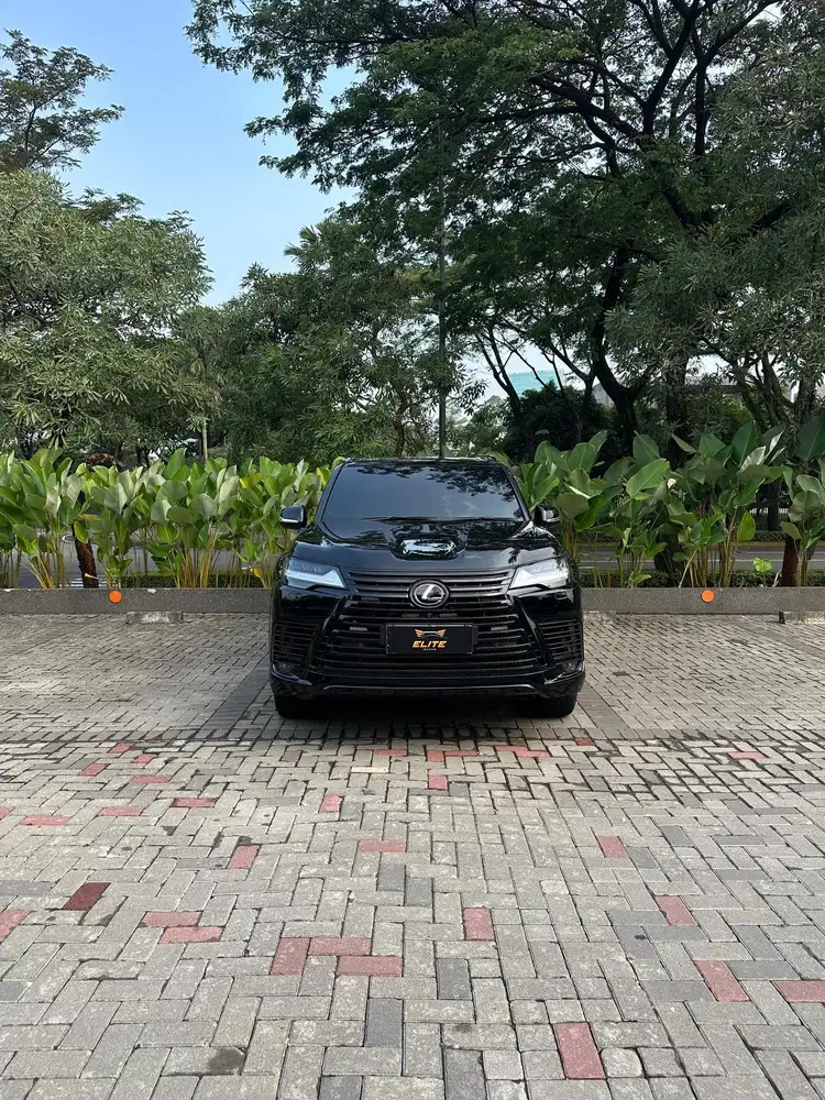 Lexus LX600 Luxury 4x4 AT
