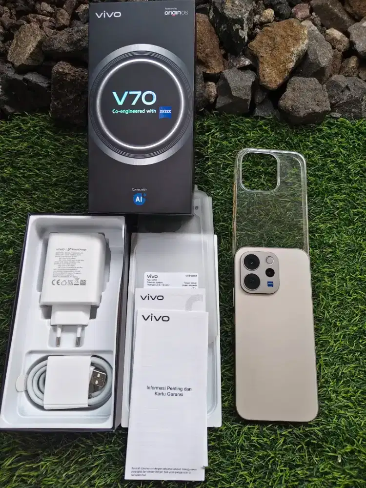 Vivo V70 5G Zeiss Camera 12/256 Like New