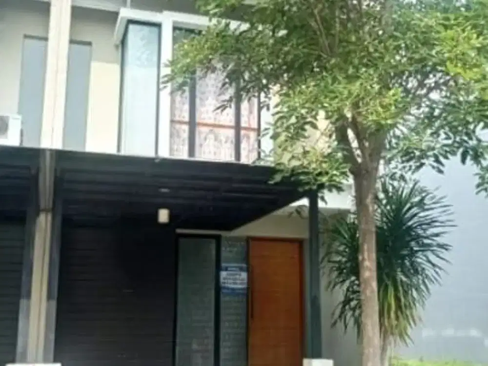 MURAH RUmah 2 Lantai Minimalis Northwest dekat danau dan Kolam Renang