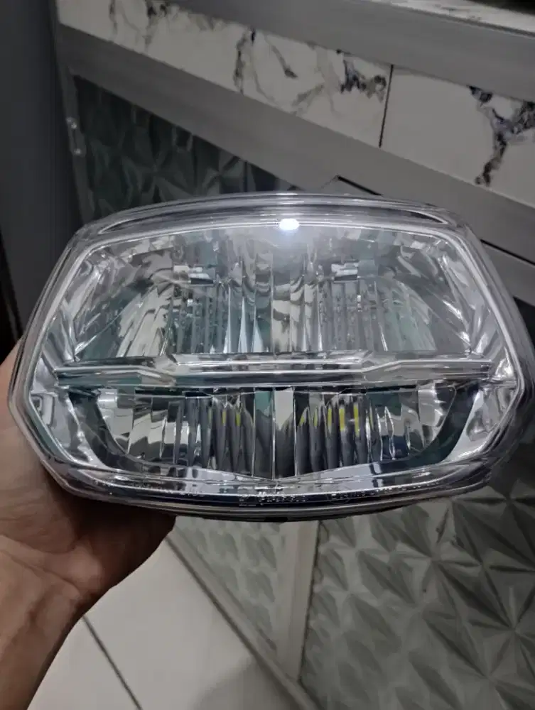 Di jual lampu depan LED Piaggio Vespa sprint