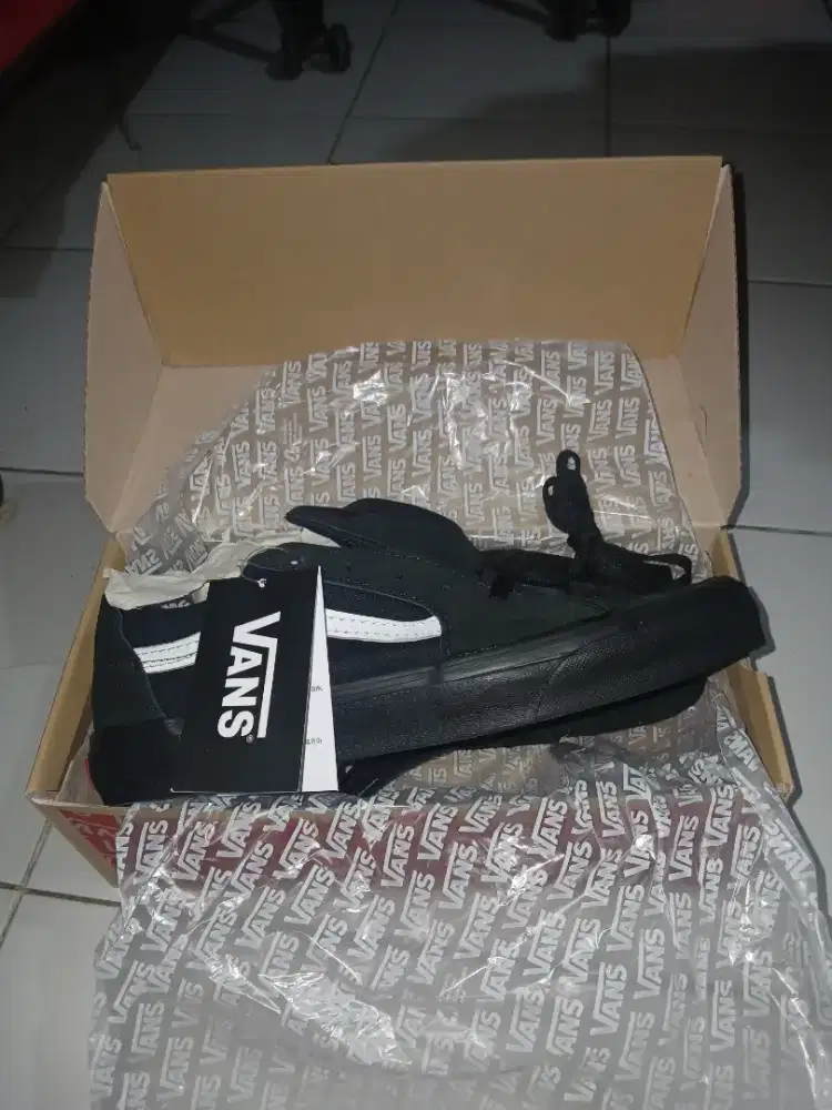 SEPATU VNS SK8 LOW CONTRAS