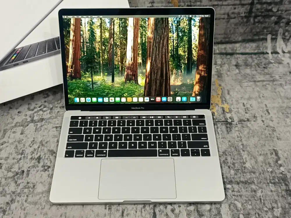 MacBook Pro TouchBar 13 2019 Core i5 8GB 256GB Silver Fulset Like New