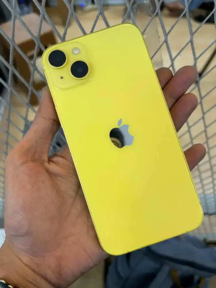 iPhone 15 Yellow 128GB Fullset Mulus Like New