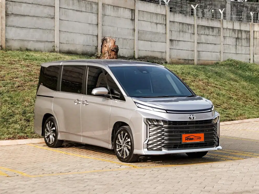 Toyota Voxy 2.0 AT CVT TSS Tahun 2023