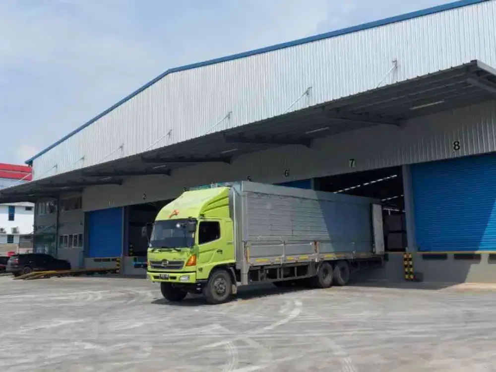 Di sewa gudang luas bangunan 5.000 m2 luas lahan 9.000 m2 ada loading dock dan leveler hydrant ceiling 13 meter dalam kawasan industri MM2100 Cibitung cikarang Bekasi jawa barat