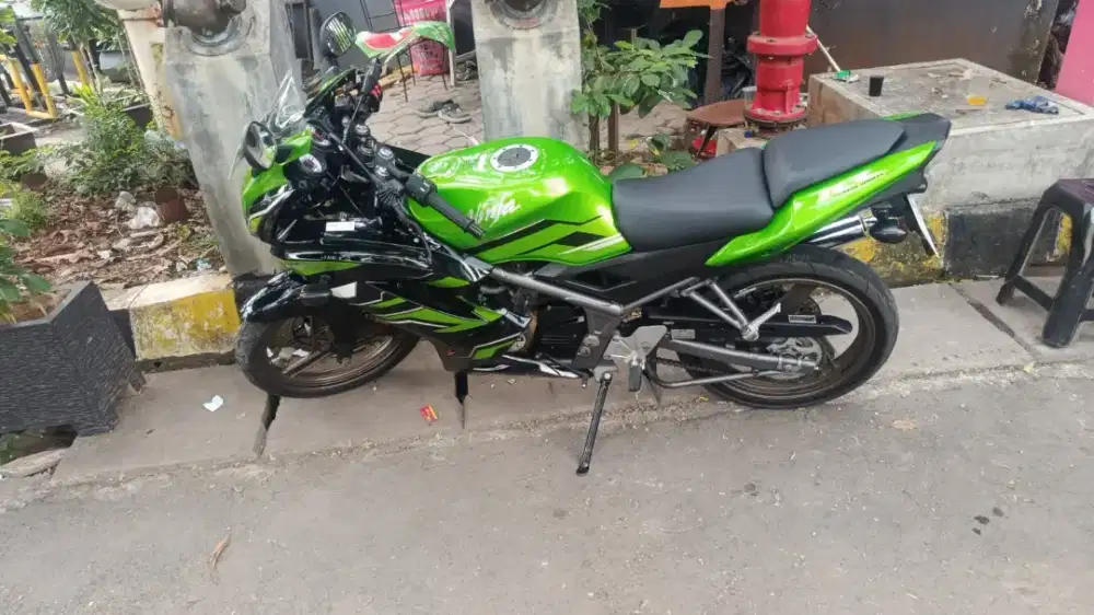 Kawasaki Ninja RR 2015 mulus siap pakai surat lengkap mesin halus